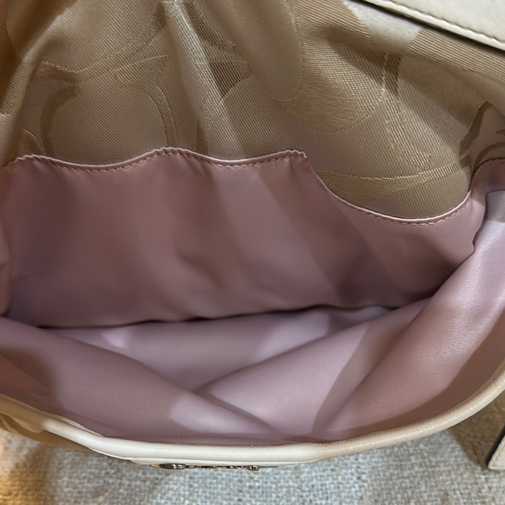 Coach Bag. (PRICE IS FIRM) - Picture 6 of 13